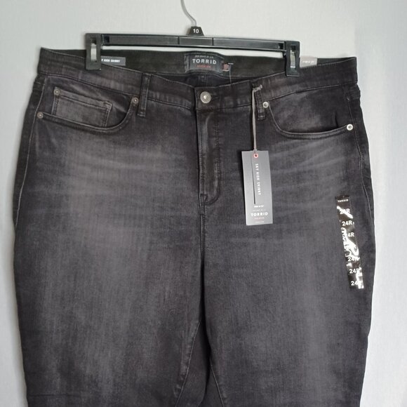 Torrid Jeans Women's Plus Size 24R Black Sky-High Skinny Denim Pants NWT - Picture 4 of 9